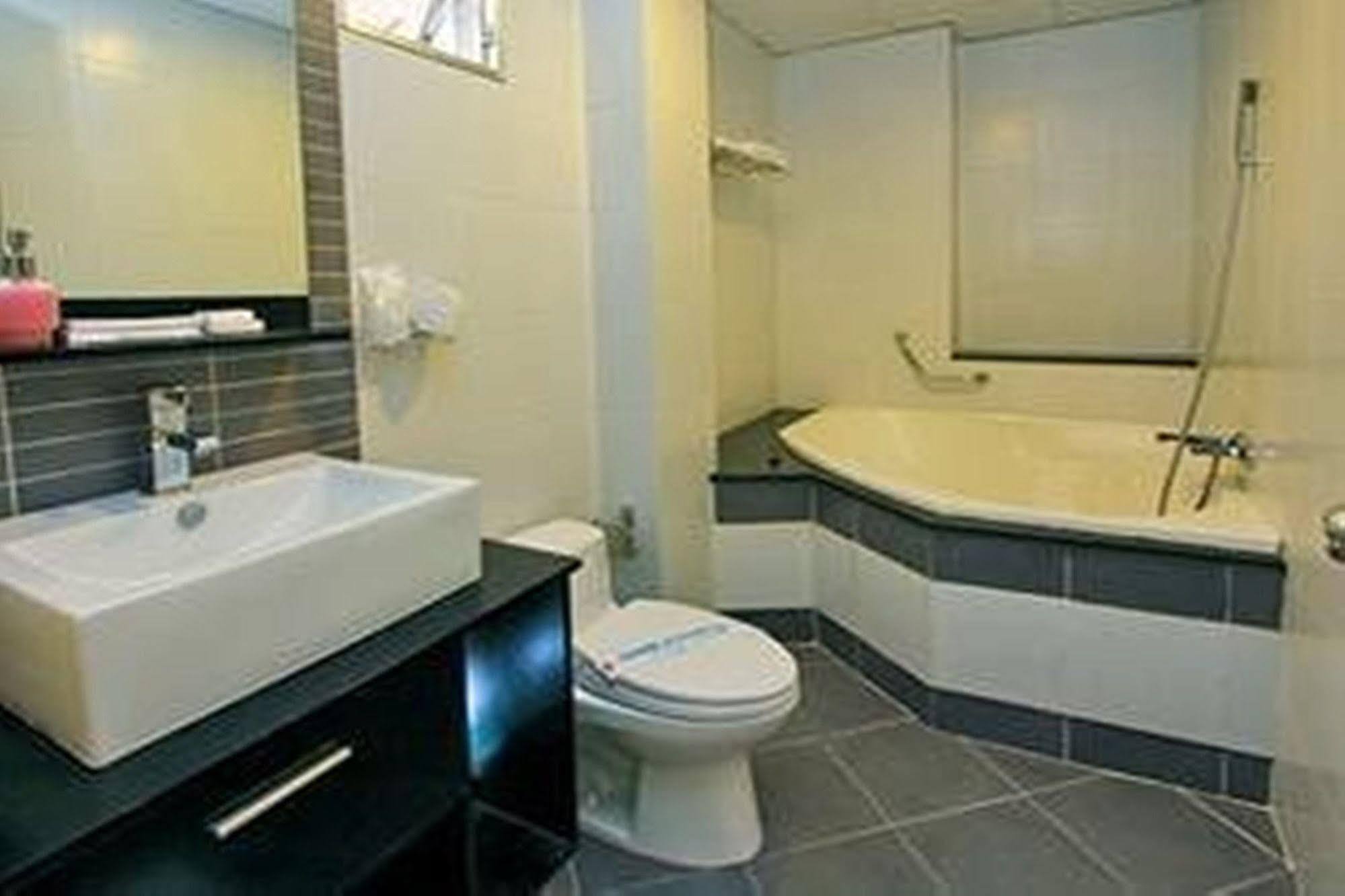 A&Em - The Petit Hotel Хошимин Экстерьер фото